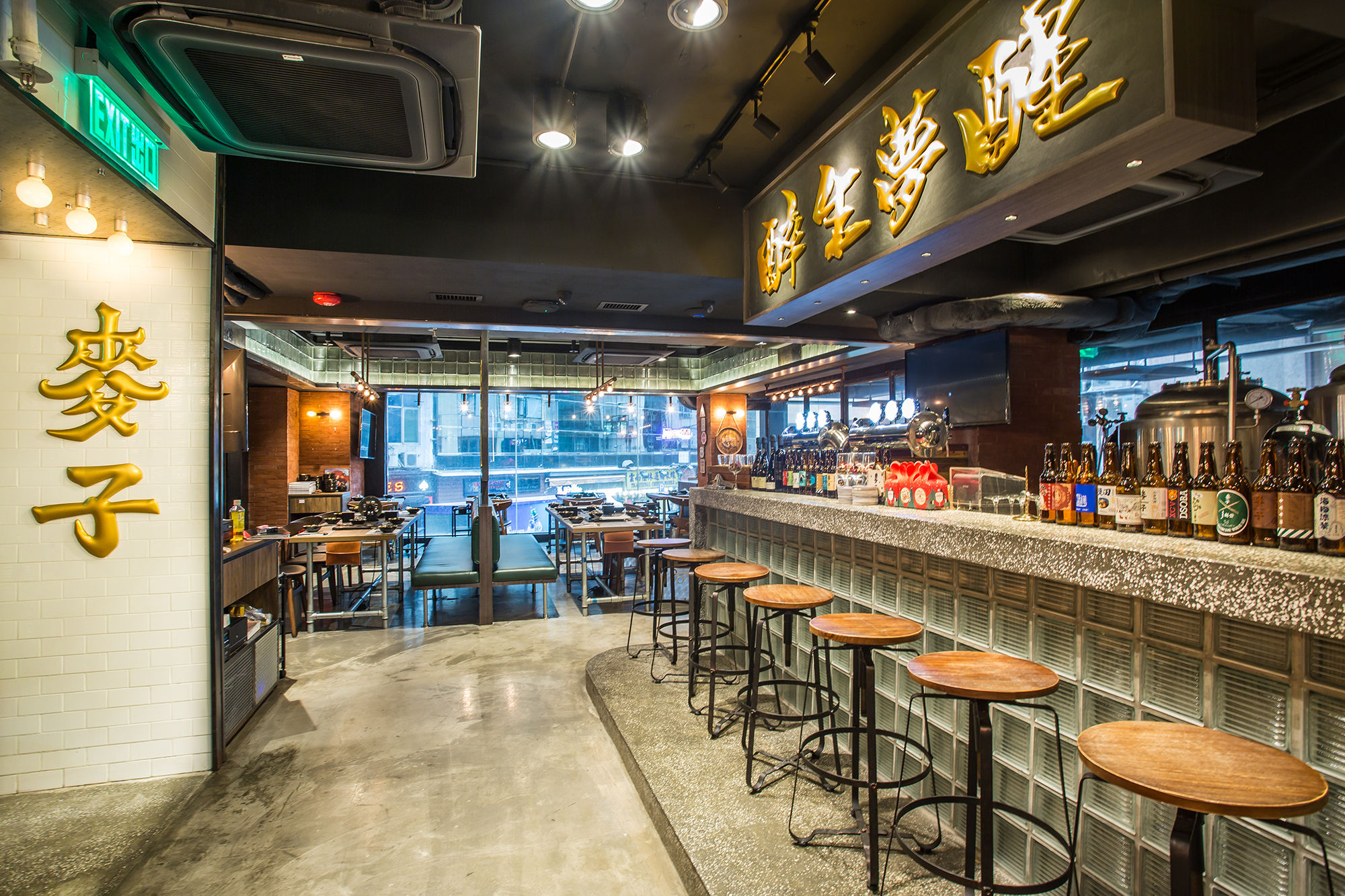 香港复古酒吧餐厅设计效果